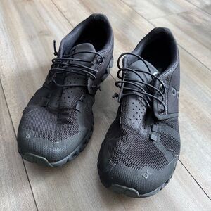 On Cloud Swiss Engineering Women’s Size 9 Black On Black Running Shoes CrossFit